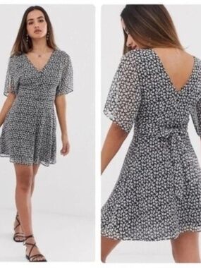 Allsaints Floral Skaters Dress Womens Size 2 Short Sleeve 90s retro grunge b&w